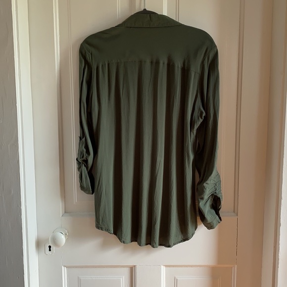 Signature Studio Button Up with Sleeve Detail - Picture 4 of 8